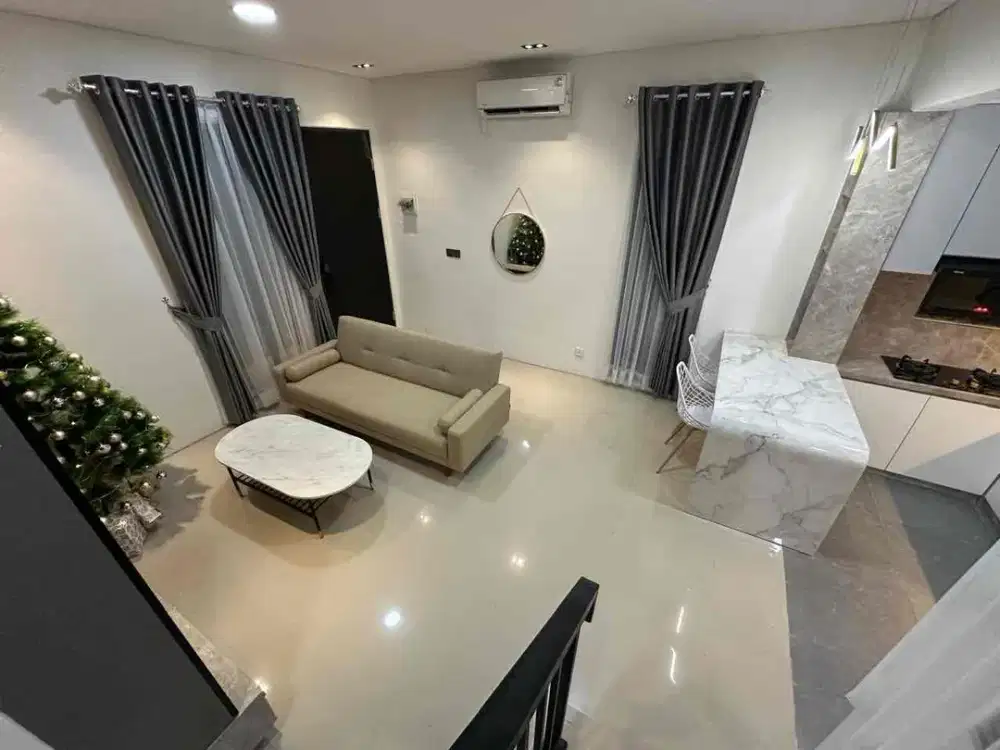 DISEWAKAN RUMAH CITRALAND MEGAH LAVISH HILL LEBAR 8 FURNISHED CANTIK