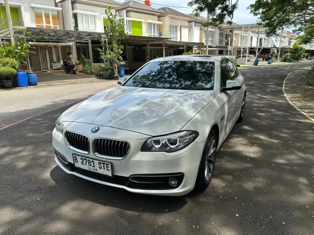 BMW F10 520D Diesel Putih Tahun 2015