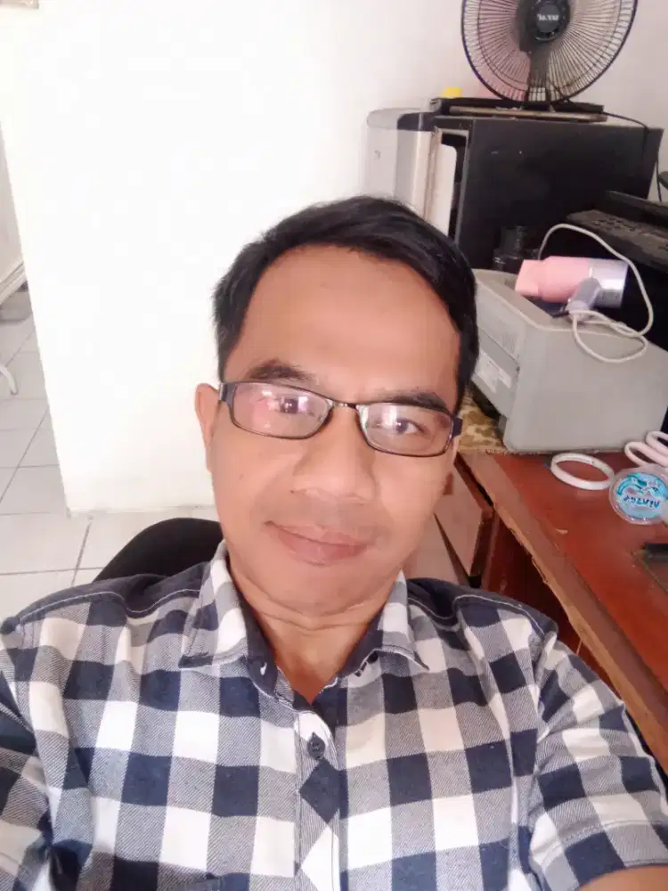 MENCARI PEKERJAAN : DESAIN GRAFIS / SETTING / LAYOUT