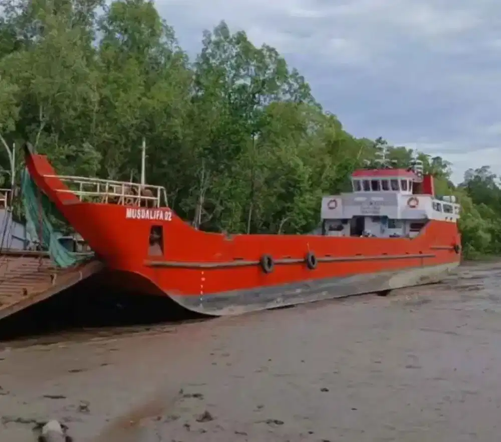 Dijual LCT 250 DWT thn 2012 GT149 buatan samarinda