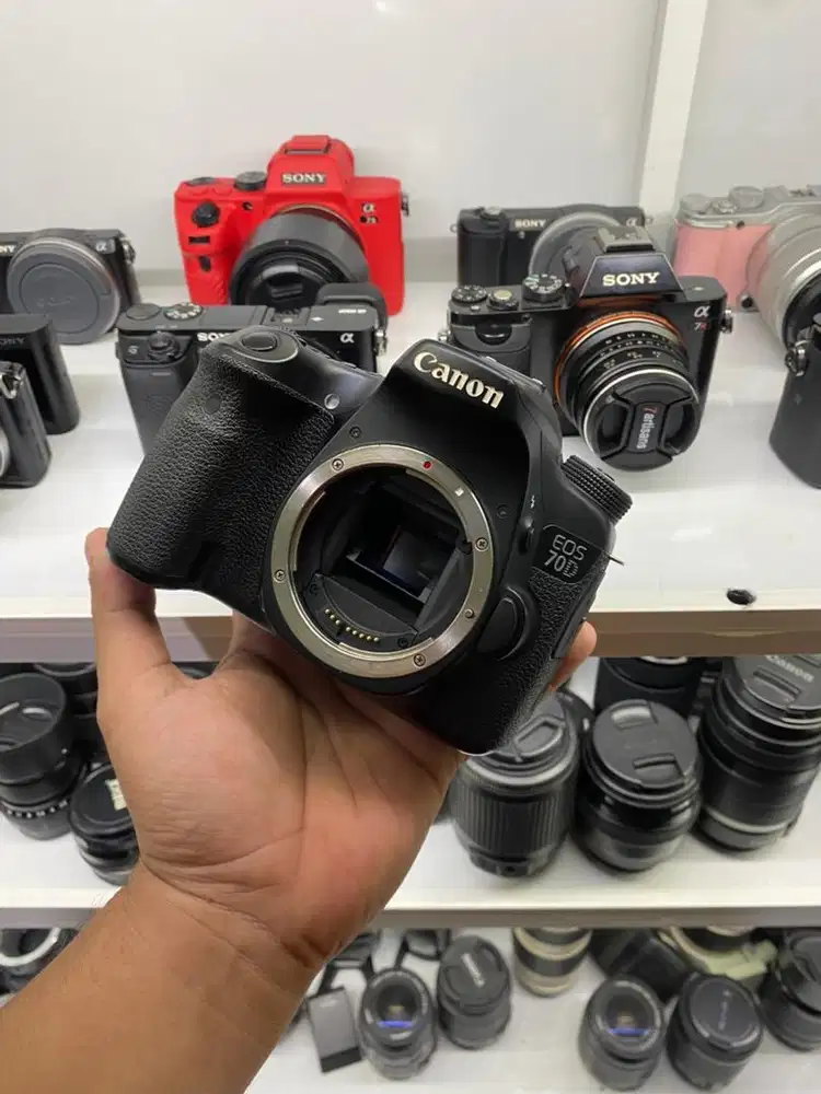 Kamera canon 70D body only wifi touchscreen