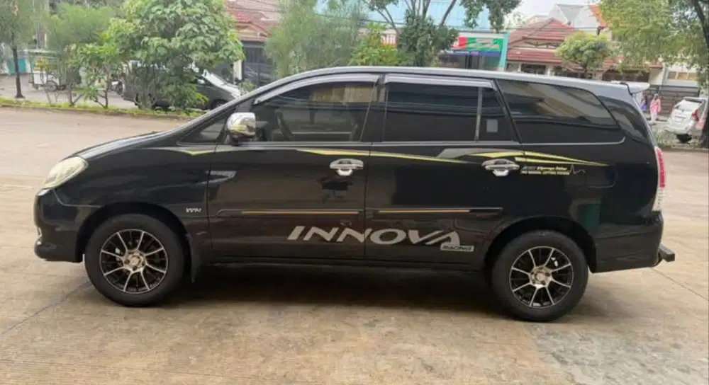 Toyota Kijang Innova 2010 Bensin