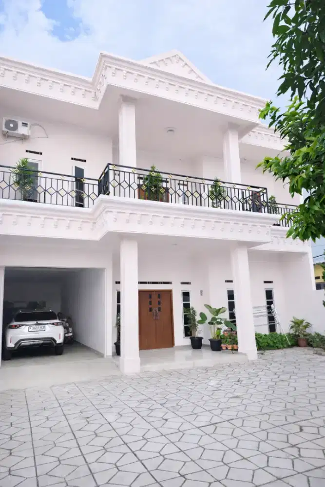 Rumah 2 lantai 8 kamar tidur