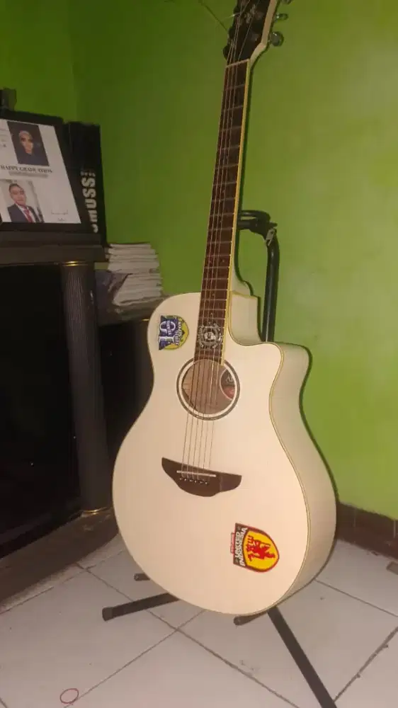 WTS: Gitar Akustik Elektrik Yamaha APX600 Original (Warna Putih/VW)