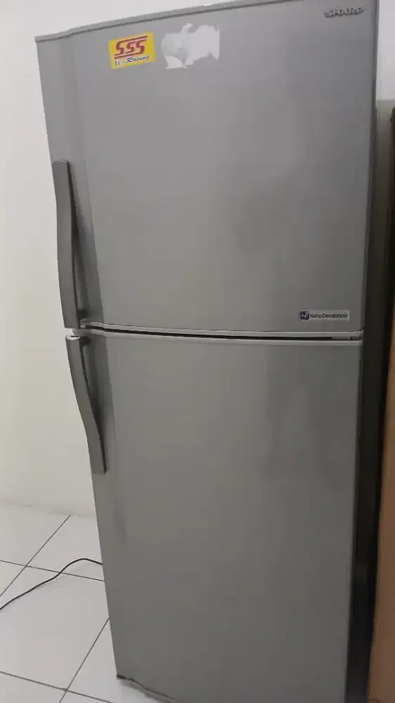 Segera di jual Kulkas 2 pintu (SHARP) Nano Deodarezer