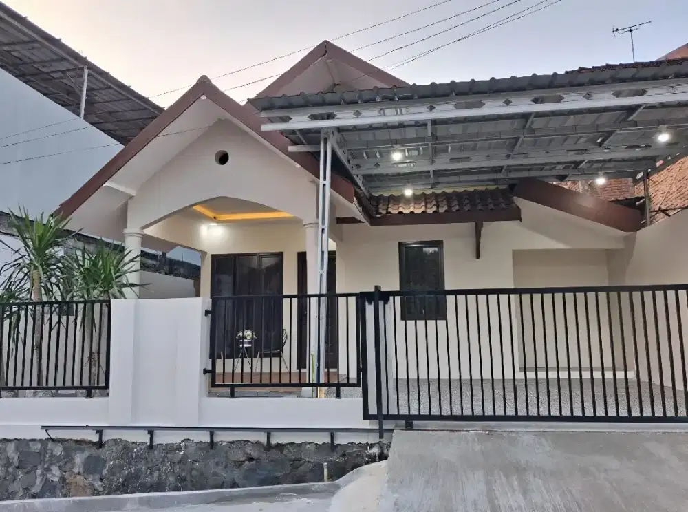 DI JUAL RUMAH MEWAH DI MANYARAN DEKAT BANDARA
