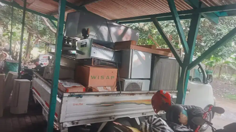 Menerima besi tua /pemborong barang bekas