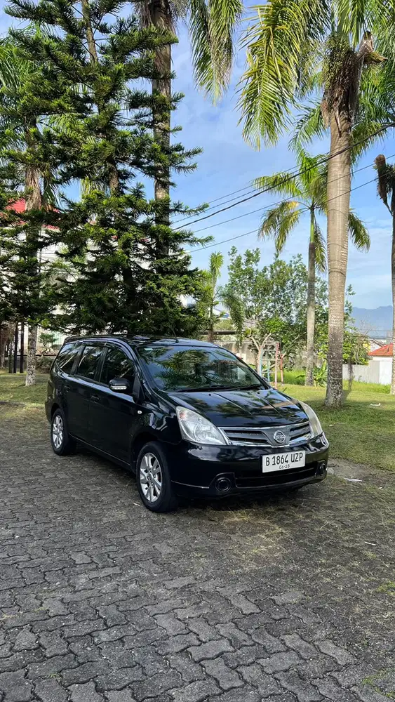 Nissan Grand Livina SV A/T 2013