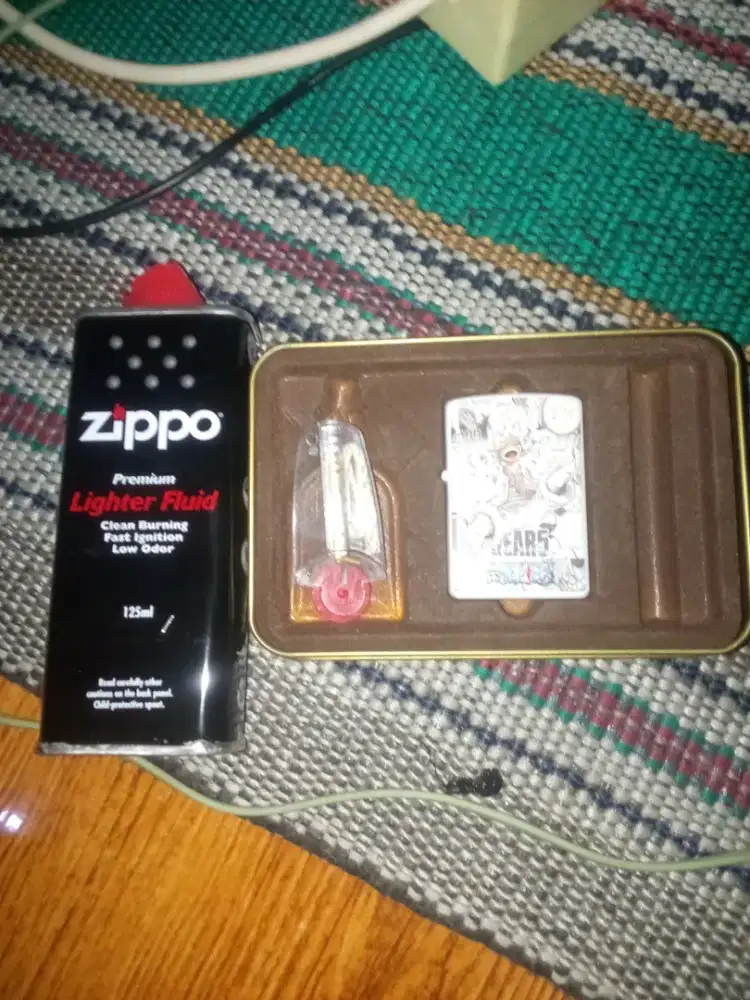 Korek Zippo baru beli cairanya ada kalau mau lebih jelas chat aja