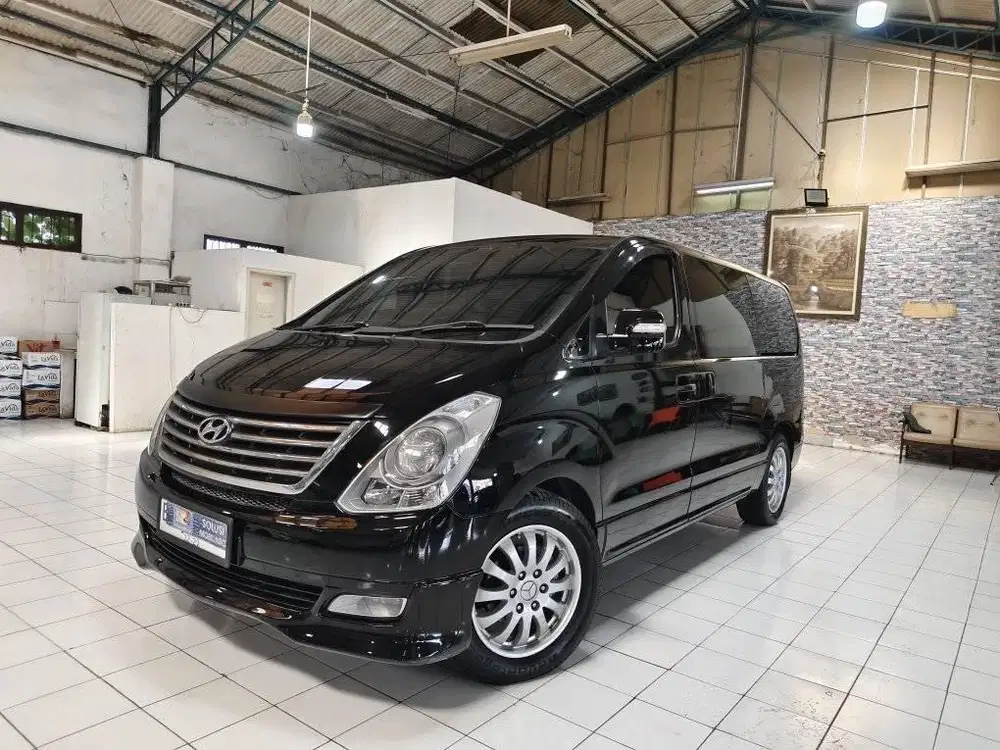 Hyundai H 1 ROYALE CRDI 2.5 DIESEL AT 2012 Hitam
