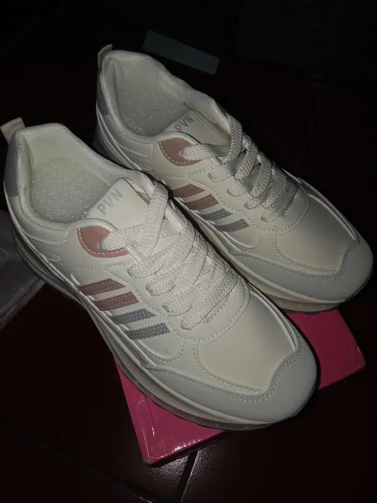 Dijual sepatu masih baru,belinya salah size