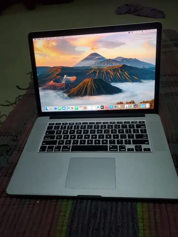 nego macbook pro 2014 retina i7 ram 16gb ssd 512gb 15 inc  pakai aj