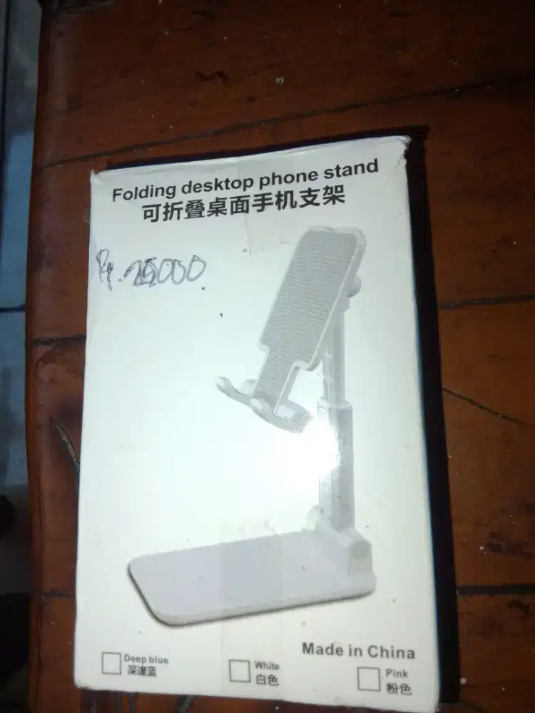 Folding desktop phone stand