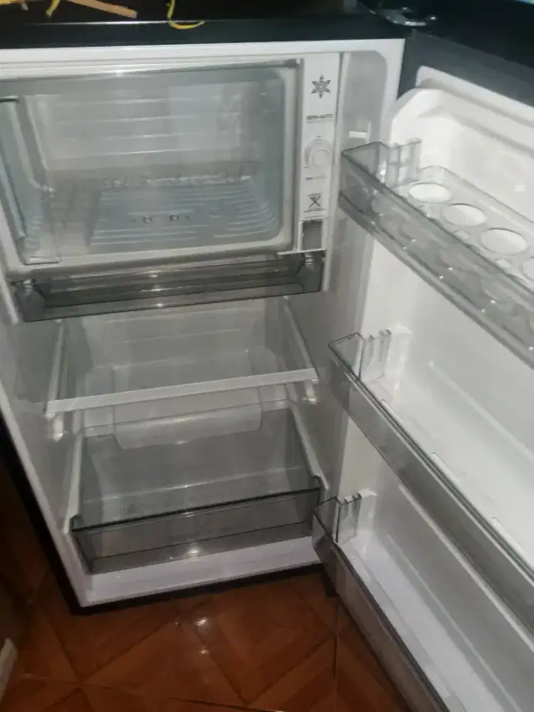 Kulkas AQUA 1 pintu mulusss like new