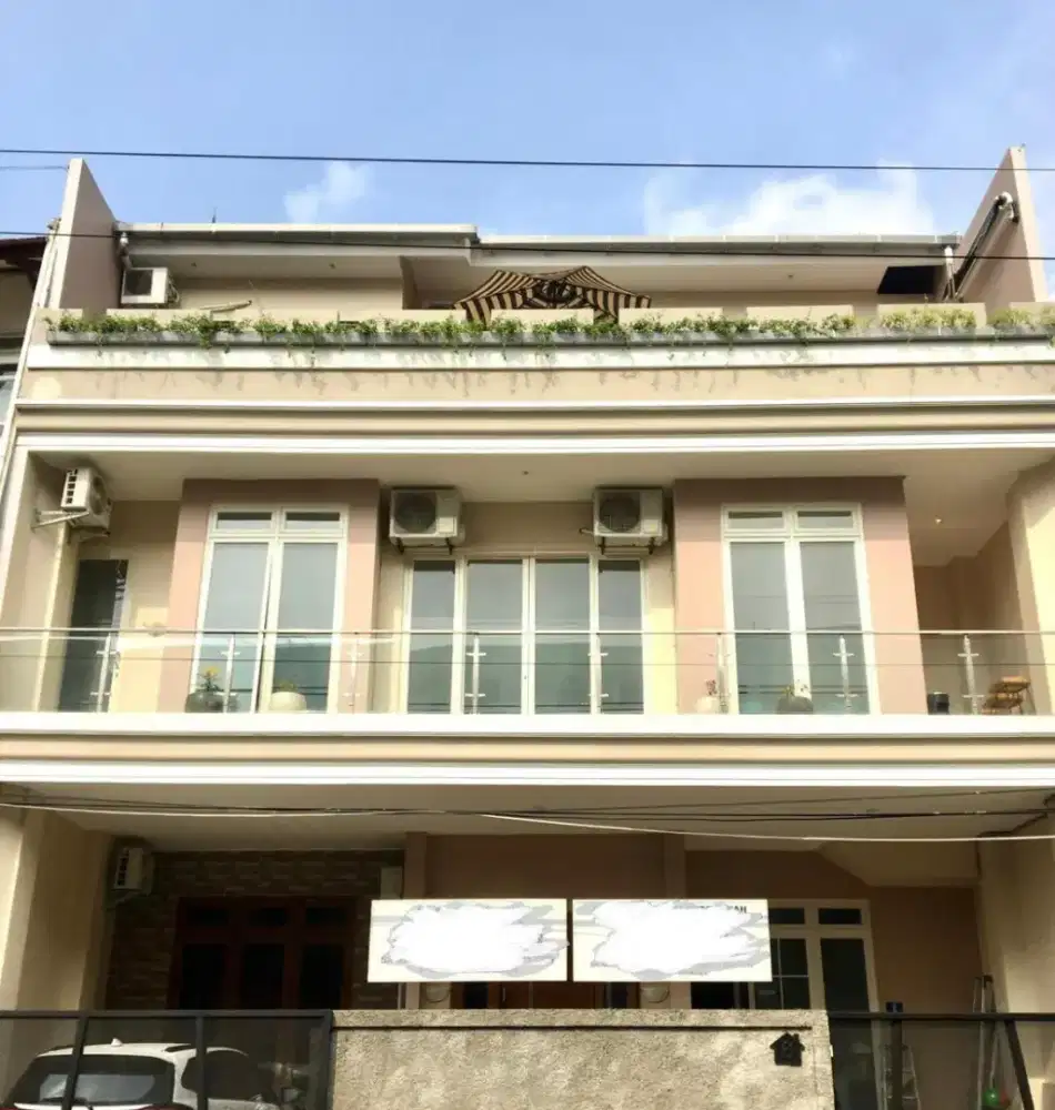 RUMAH STRATEGIS 3 LANTAI TENGAH KOTA AREA INDRAGIRI MAYJEND SUNGKONO