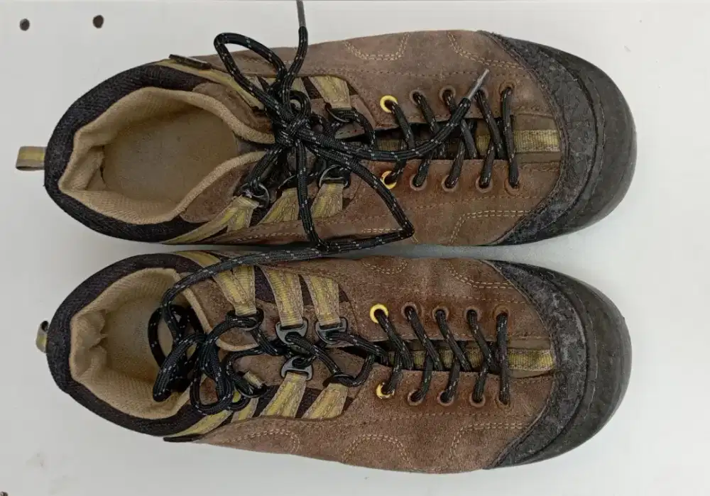 Sepatu eiger ori size 42