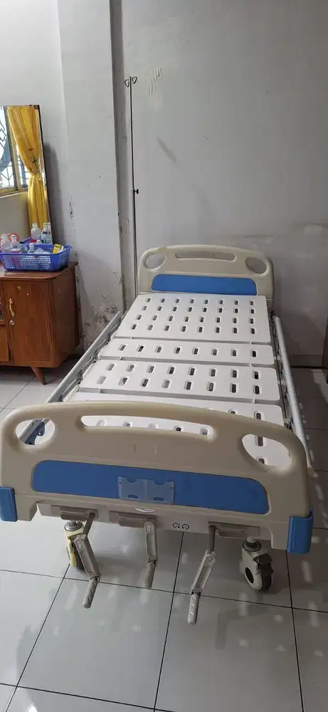 Ranjang pasien 3 crank