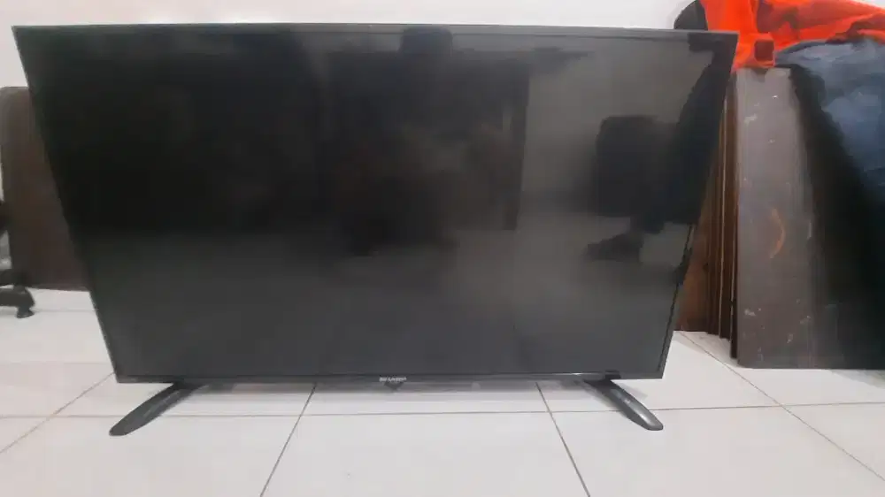 TV SHARP LC-40LE1851. 40 inch kondisi mati total