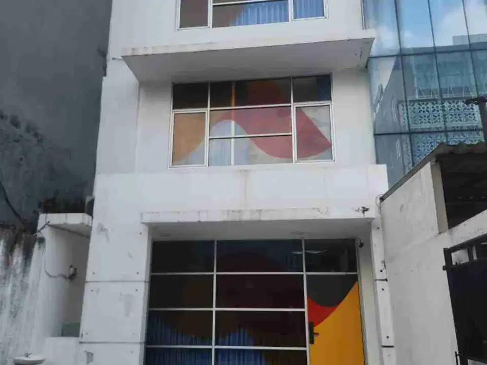 Disewakan Ruka 3 lantai dilokasi strategis di Kebayoran Lama Jakarta selatan