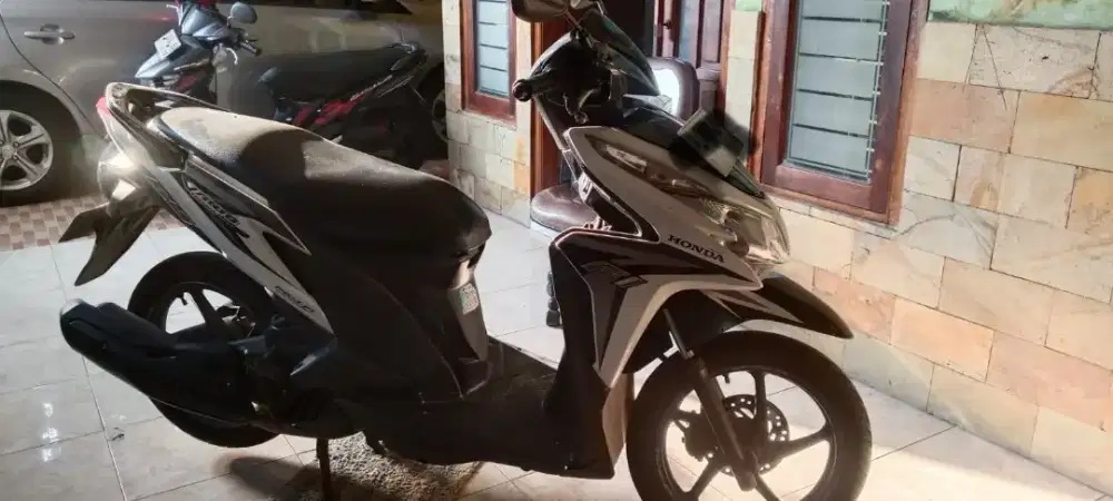 Jual motor Vario 125 tahun 2013 warna putih, butuh di jual cepat