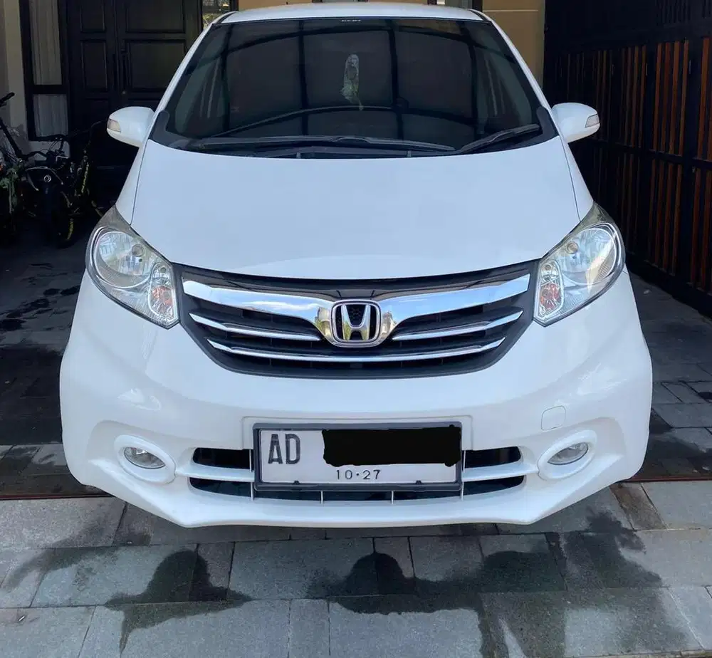DIJUAL HONDA FREED TH 2013