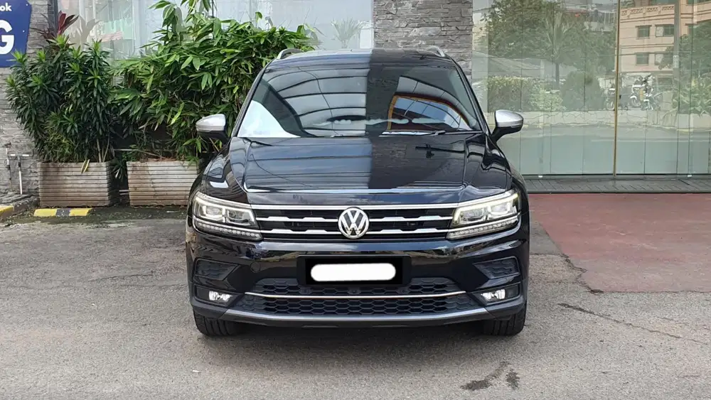 Km10rb volkswagen vw tiguan allspace tsi 2022 pakai 2023 hitam