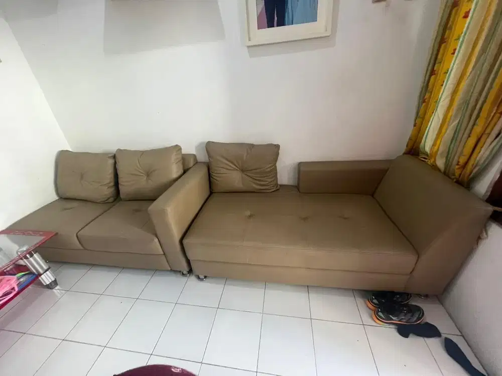 Sofa type L dan meja kaca
