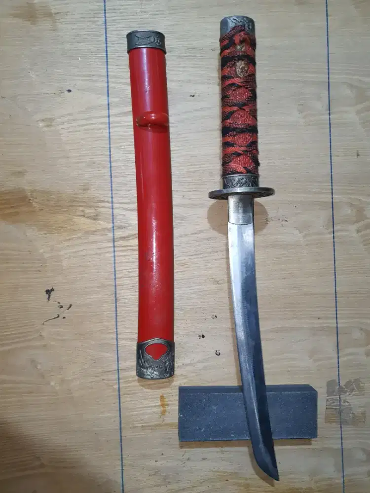 Pedang samurai ukuran sedang