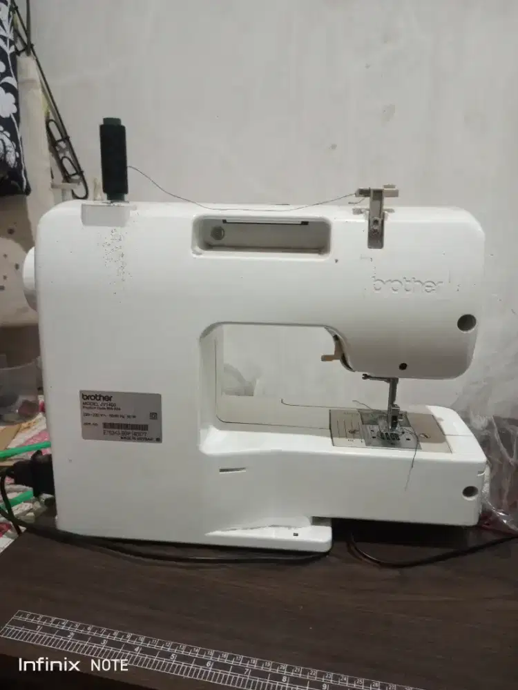 Mesin jahit portable Brother JV1400