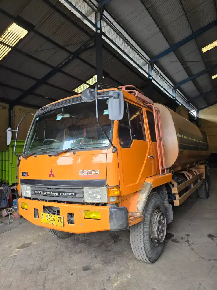 FS Mitsubishi 220PS FM517HL Tangki Minyak 2017 Pmk 2018 Engkel 6Roda