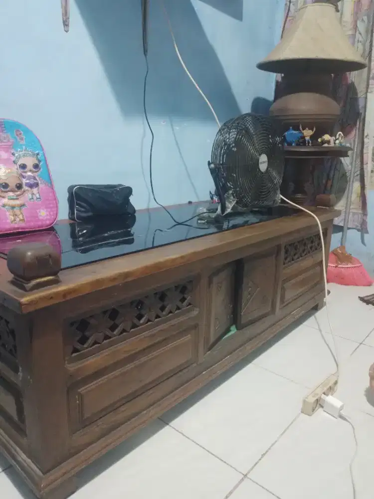 jua cepatl meja jati ukir dan meja bundar jati lampu hias kendi  1set