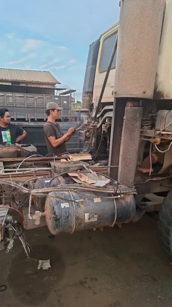 Dicari mekanik trailer, truk dan mobil angkutan. Yang berpengalaman