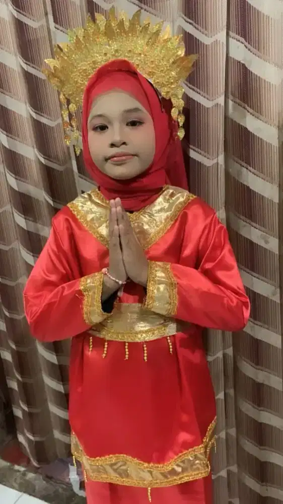 K0stum K4rtini dan m4k3up.