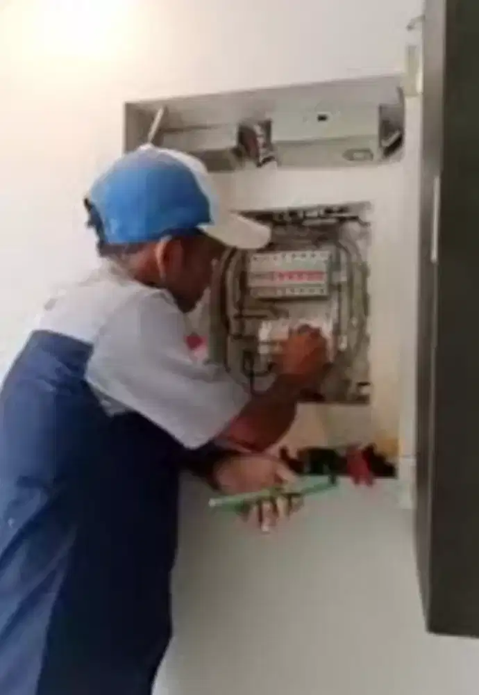 Tukang listrik panggilan