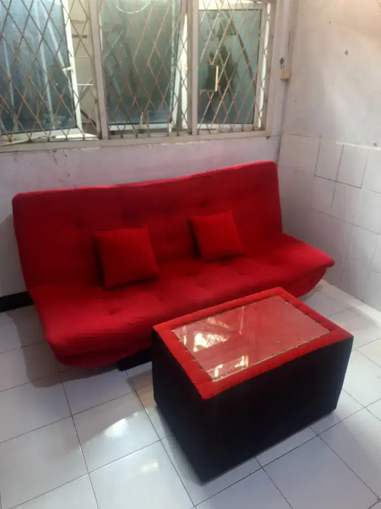1set sofa bed + 2bantal + meja kaca