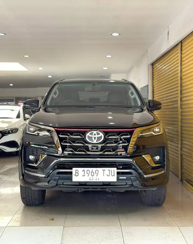 Toyota Fortuner 2.7 SRZ TRD 2021 March Automatic Hitam Metalik Vieta M