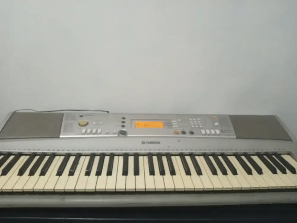 Yamaha PSR E303