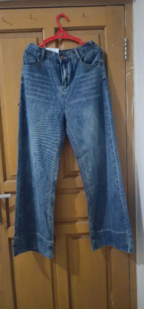 Celana Jeans merk This Is April