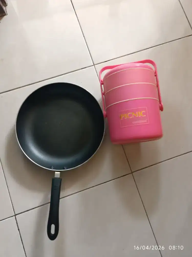 Teflon dan rantang plastik