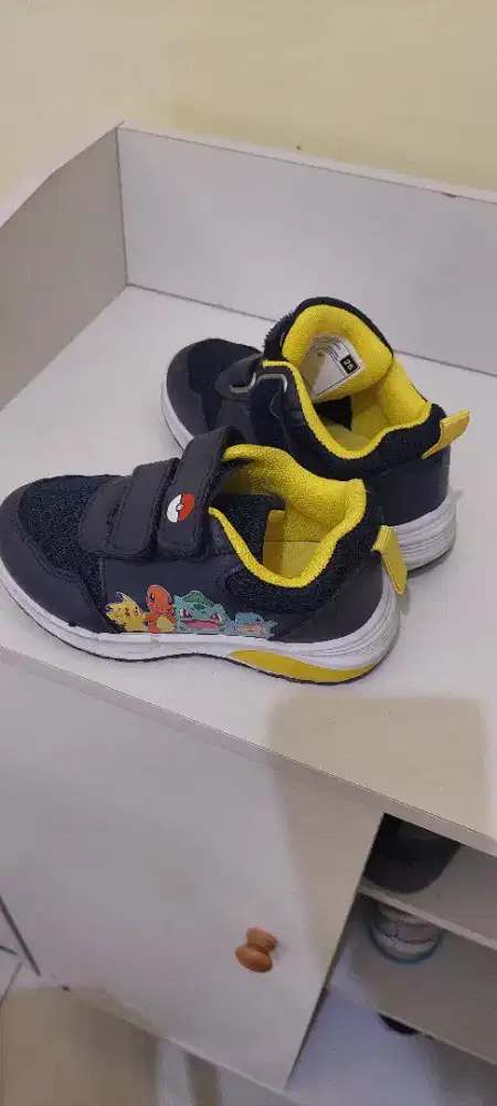 Sepatu pokemon anak