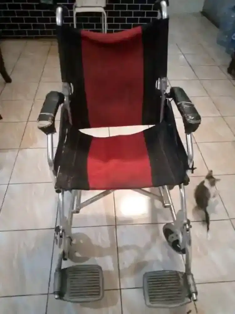 Kursi Roda sedikit minus