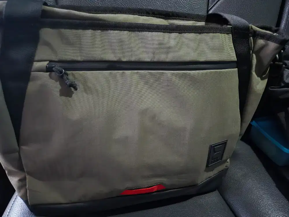 Dijual tas cowok. Hijau..kondisi baru beli