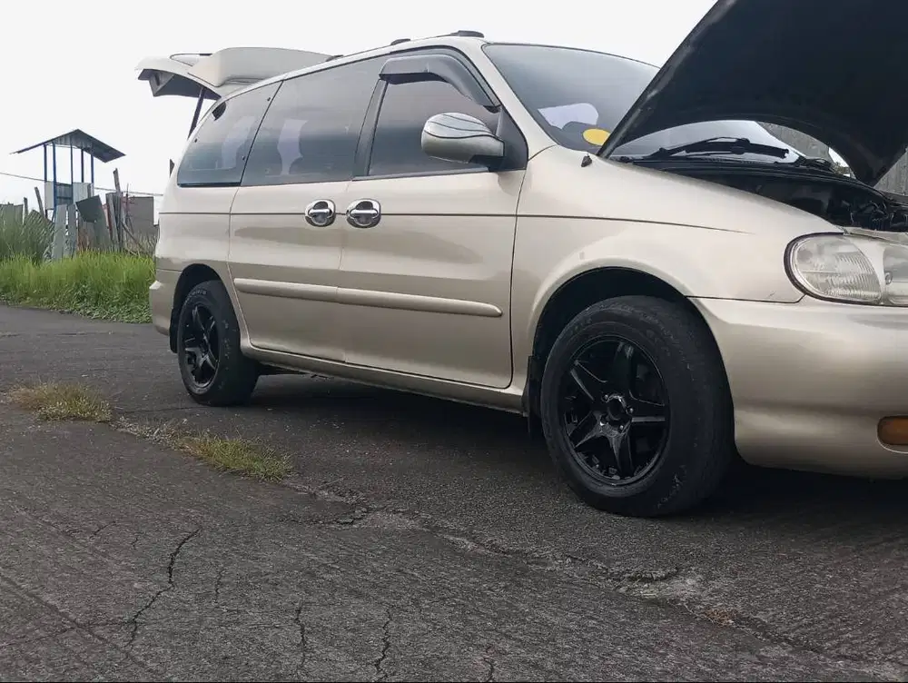 KIA Carnival GS 2,4 ( Bukan BAHAN )