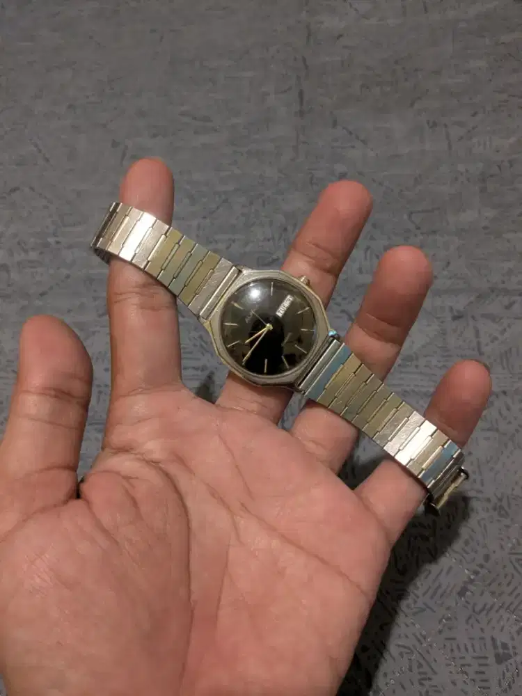 Jam tangan vintage alba daydate hexagonal original