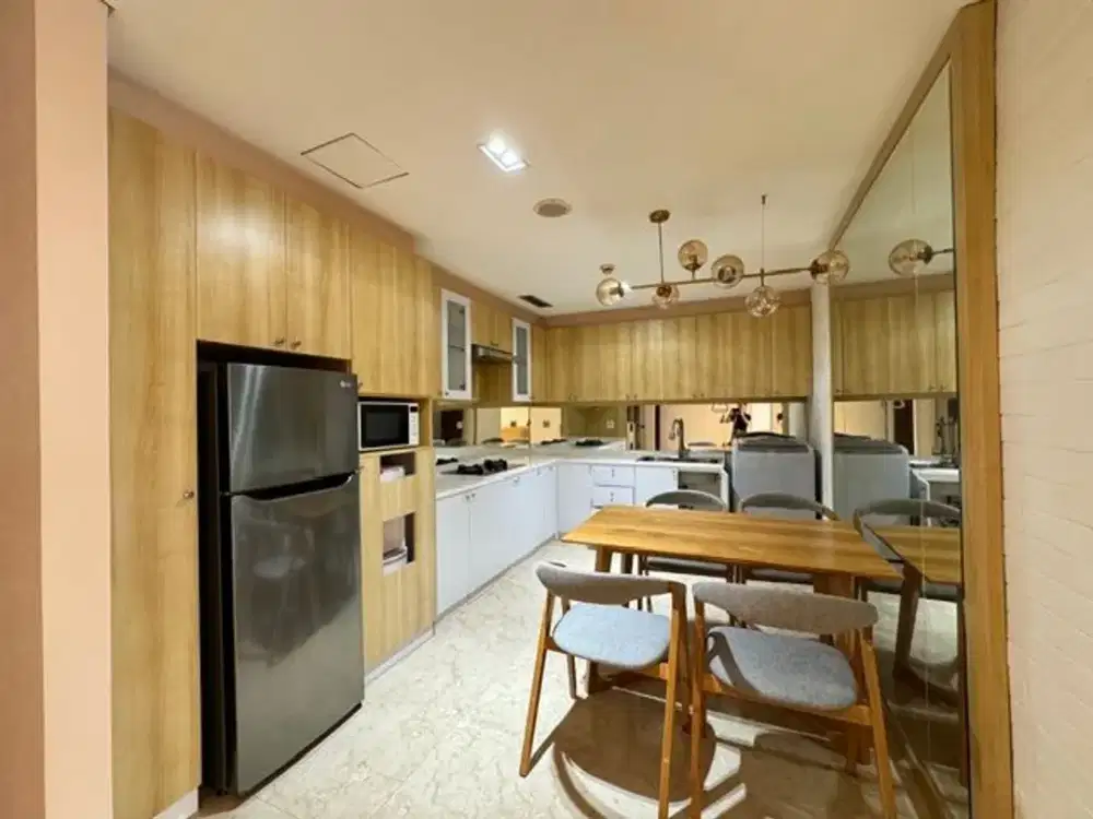 Sewa apartemen royale springhill kemayoran 2 kamar 119 meter furnish
