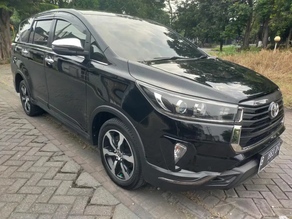 Toyota Innova Venturer 2.4 AT 2022 Tgn1 Km 50rb Cat Ori Istimewa