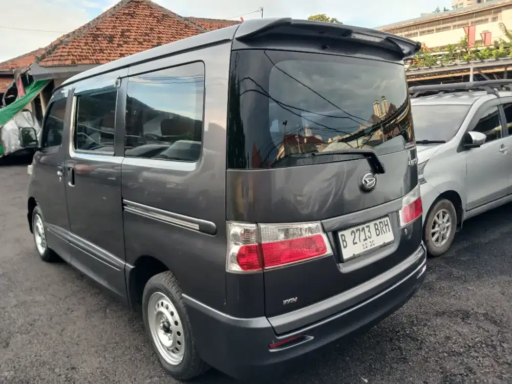 Daihatsu Luxio 2021 Bensin