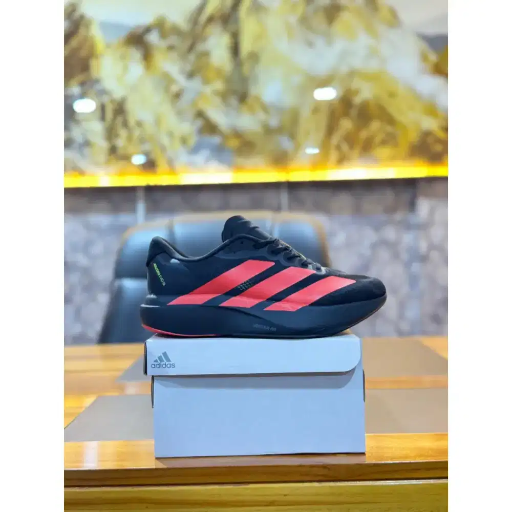 Sepatu sneaker Adizero