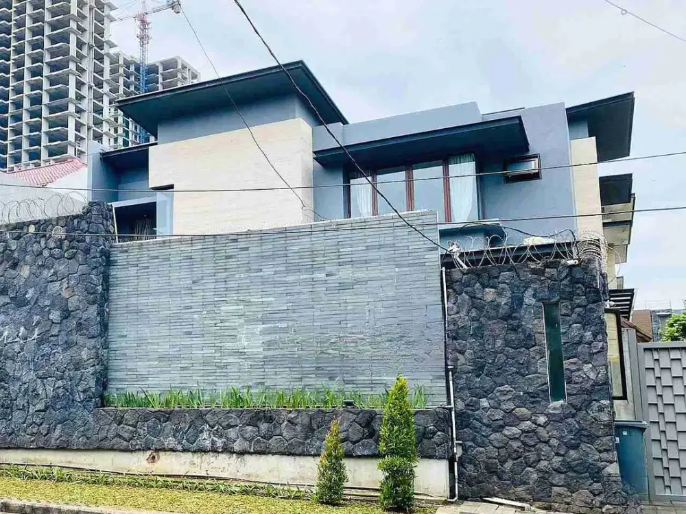 Sewa Rumah Townhouse Modern di Cilandak 4 Kar Tidur Semi Furnished