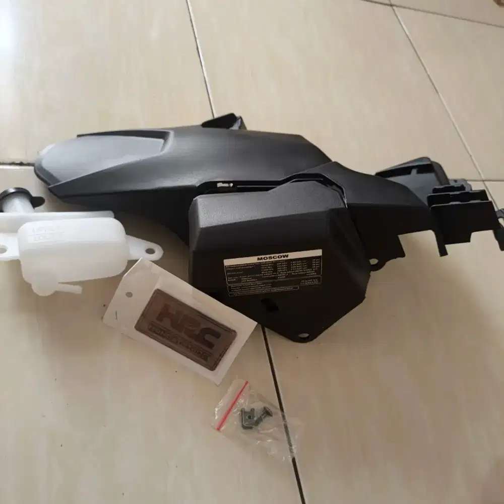 Hugger vario 125 + emblem hrc